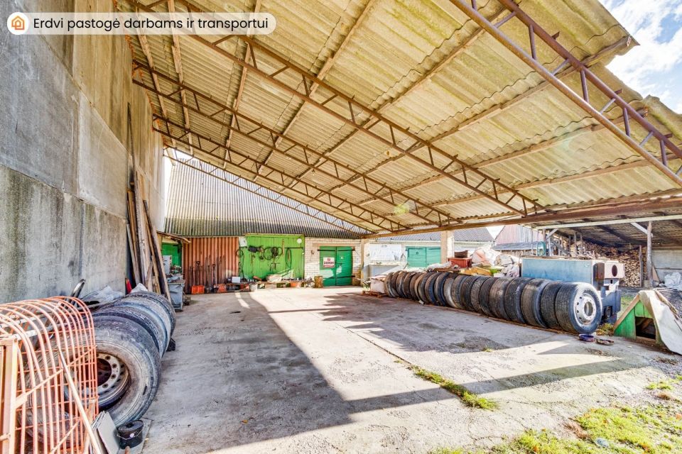 Parduodamos autoserviso patalpos su visa darbui reikalinga įranga Pakruojo r., Laipu&scaron;kių k.