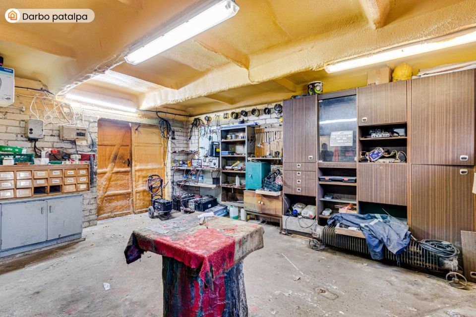 Parduodamos autoserviso patalpos su visa darbui reikalinga įranga Pakruojo r., Laipu&scaron;kių k.