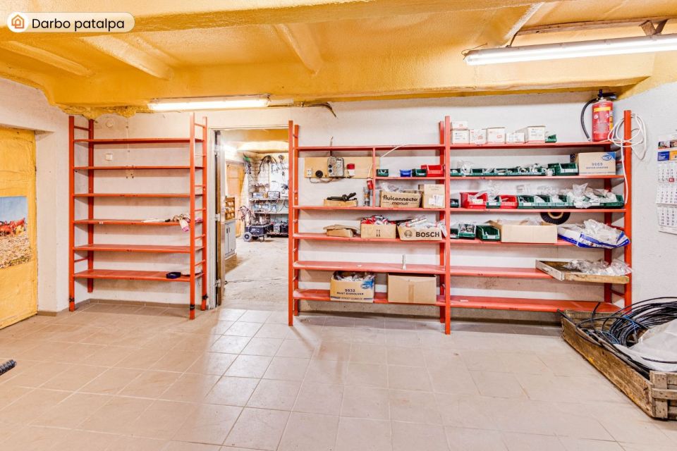 Parduodamos autoserviso patalpos su visa darbui reikalinga įranga Pakruojo r., Laipu&scaron;kių k.