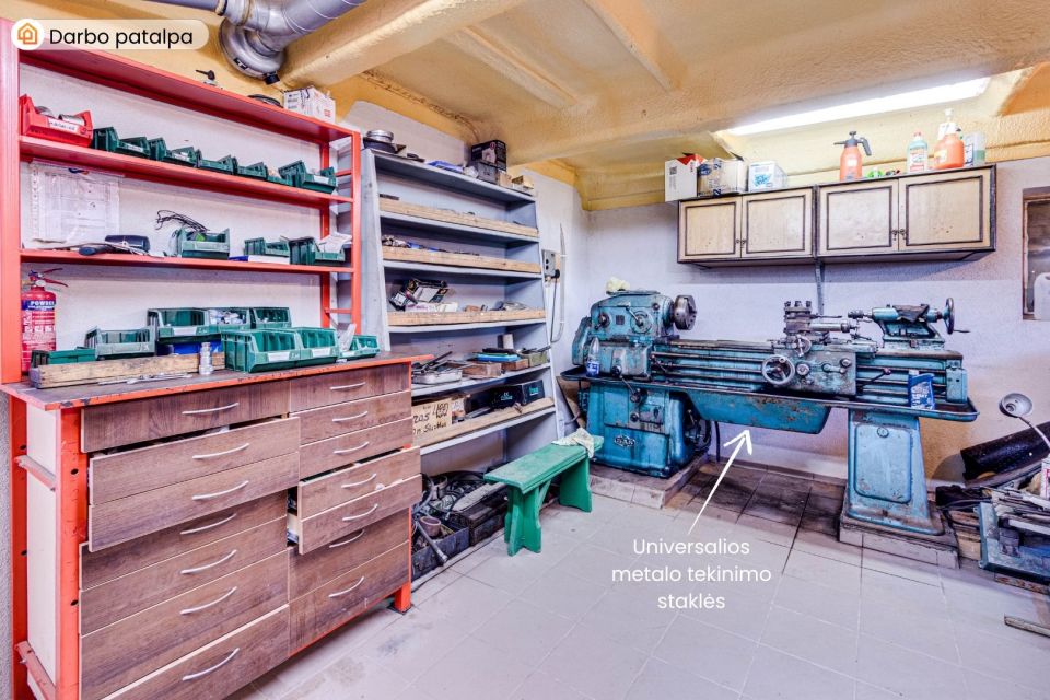 Parduodamos autoserviso patalpos su visa darbui reikalinga įranga Pakruojo r., Laipu&scaron;kių k.
