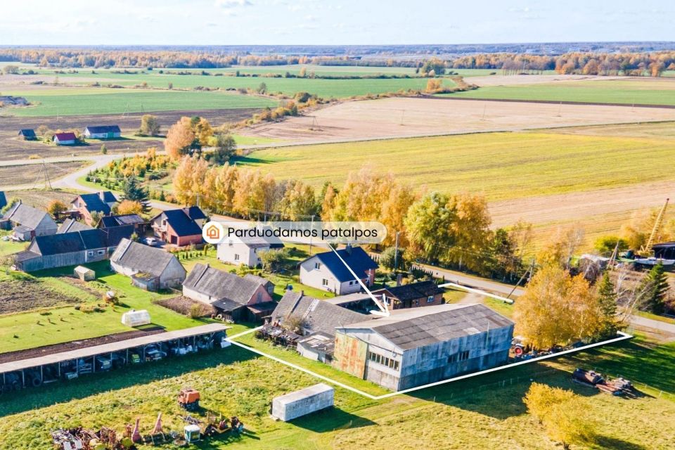 Parduodamos autoserviso patalpos su visa darbui reikalinga įranga Pakruojo r., Laipu&scaron;kių k.