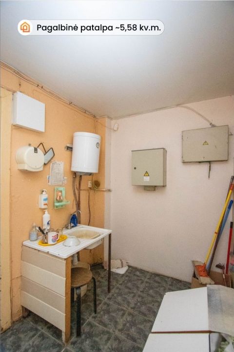 Parduodamos prekybinės paskirties komercinės patalpos Joni&scaron;kio r., Jauniūnuose, Ąžuolų g. 13