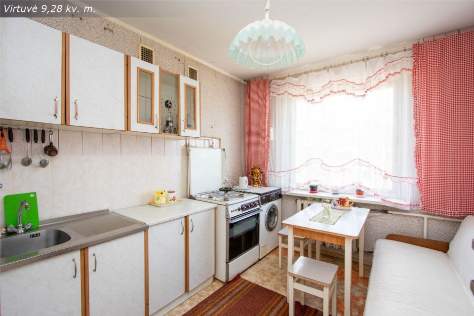 Pigiai parduodamas 3 kambarių butas Krymo g. 14, Šiauliuose