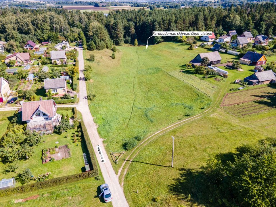 Prie Bubių tvenkinio parduodamas 1,45 ha žemės ūkio paskirties sklypas su mišku, Gervėnų k., Šiaulių r. (SB „Svarainis“).