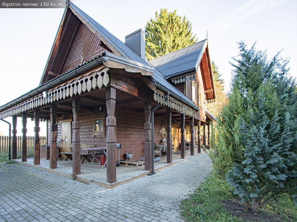 Prienų rajone, Žvyrynų k., šalia miško parduodama sodyba su rąstiniu namu, 3,7 ha., žemės sklypu, kuriame išvystytas šilauogių, slyvų ūkis.