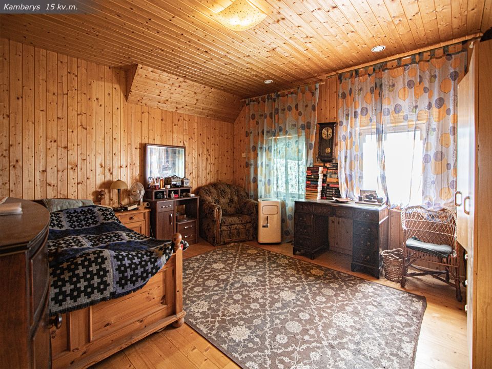 Prienų rajone, Žvyrynų k., šalia miško parduodama sodyba su rąstiniu namu ir 12 ha., žemės sklypu, kuriame išvystytas šilauogių ir slyvų ūkis.