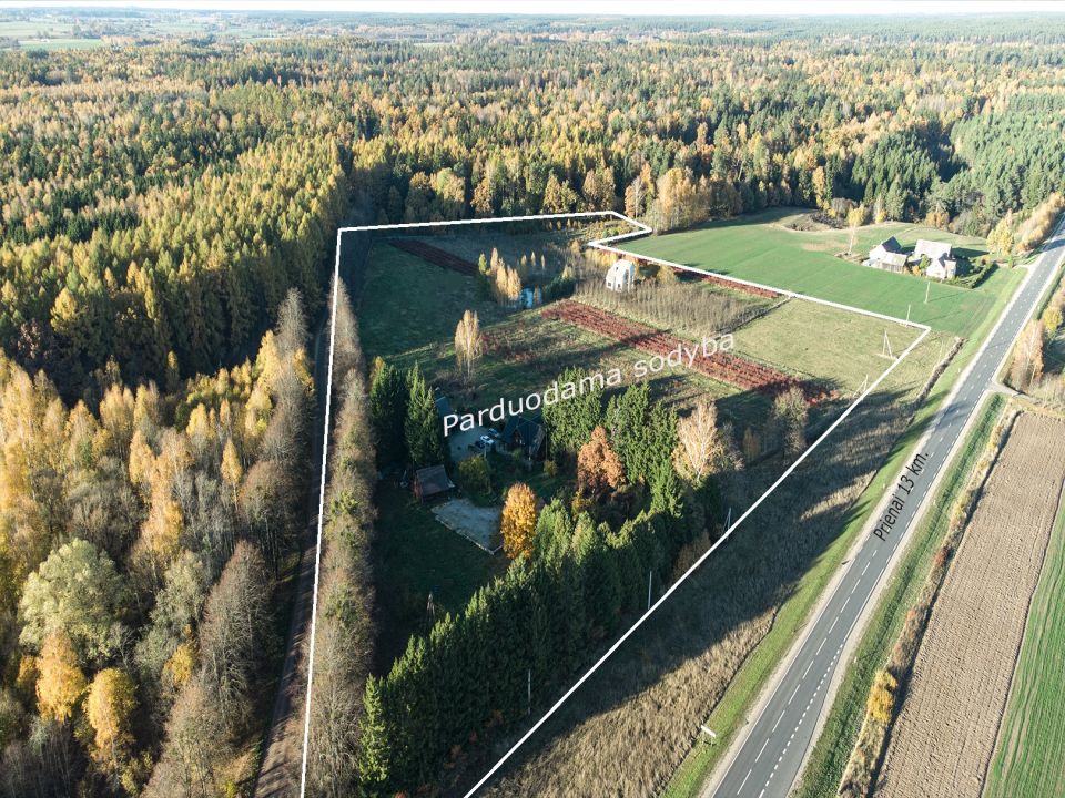 Prienų rajone, Žvyrynų k., šalia miško parduodamas mūrinis namas su 2,5 ha., žemės sklypu.