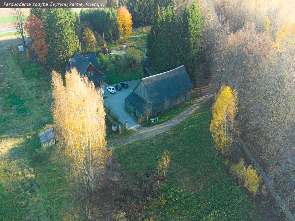 Prienų rajone, Žvyrynų k., šalia miško parduodamas mūrinis namas su 2,5 ha., žemės sklypu.