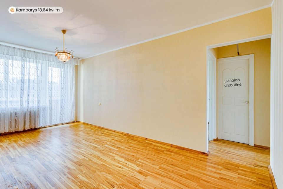 Labai maži šildymo kaštai! Parduodamas 4 kambarių butas renovuotame name V. Grinkevičiaus g. 8, Šiauliuose