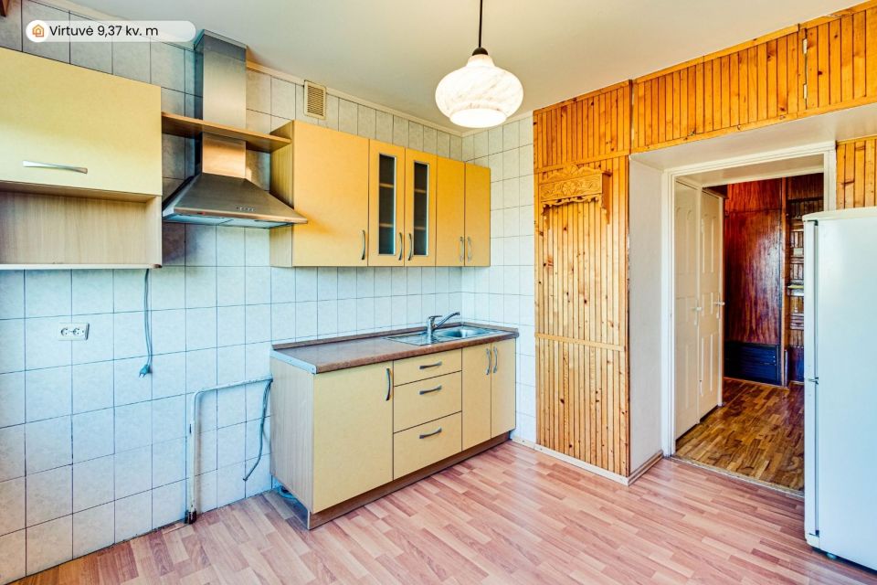 Labai maži šildymo kaštai! Parduodamas 4 kambarių butas renovuotame name V. Grinkevičiaus g. 8, Šiauliuose