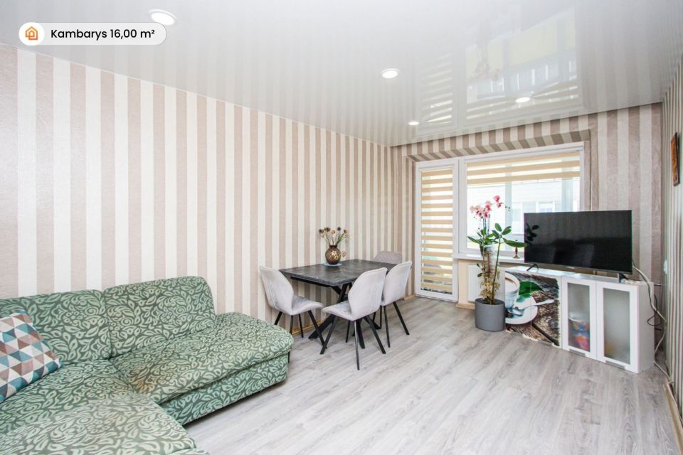 RENOVUOTAME NAME, miesto centre, parduodamas 2 kambarių butas, Jaunimo g. 14, Raseiniuose