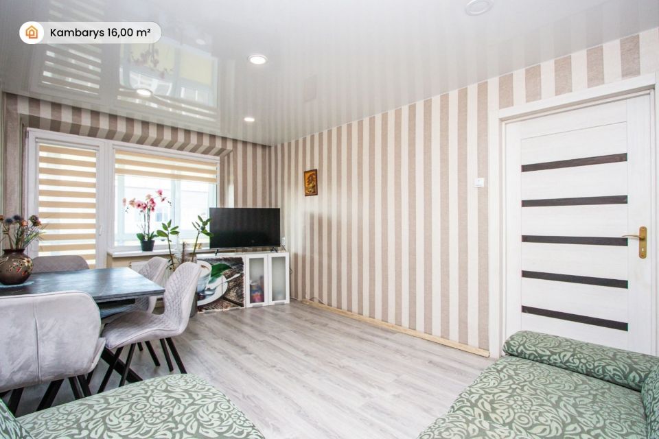 RENOVUOTAME NAME, miesto centre, parduodamas 2 kambarių butas, Jaunimo g. 14, Raseiniuose
