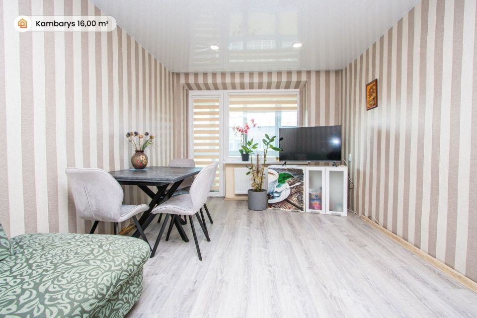 RENOVUOTAME NAME, miesto centre, parduodamas 2 kambarių butas, Jaunimo g. 14, Raseiniuose