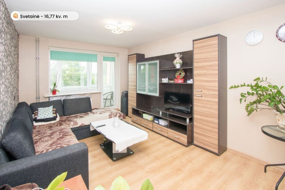 Renovuotame name! Parduodamas tvarkingas 2 kambarių butas Ventoje, Žemaičių g. 31, Akmenės r.