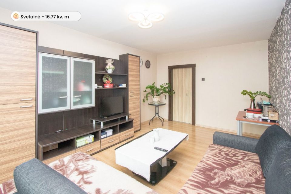 Renovuotame name! Parduodamas tvarkingas 2 kambarių butas Ventoje, Žemaičių g. 31, Akmenės r.