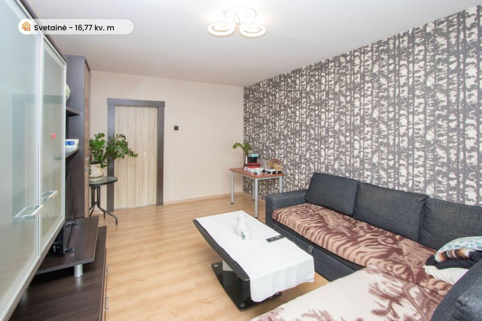 Renovuotame name! Parduodamas tvarkingas 2 kambarių butas Ventoje, Žemaičių g. 31, Akmenės r.