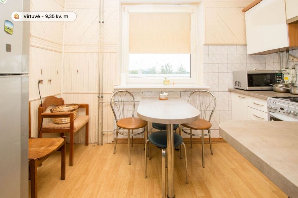 Renovuotame name! Parduodamas tvarkingas 2 kambarių butas Ventoje, Žemaičių g. 31, Akmenės r.