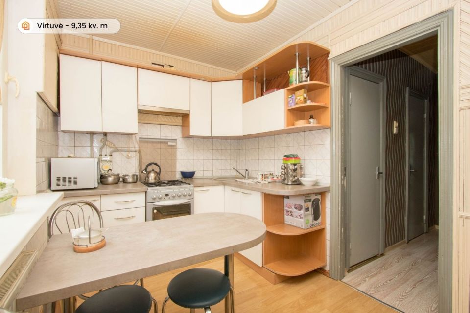 Renovuotame name! Parduodamas tvarkingas 2 kambarių butas Ventoje, Žemaičių g. 31, Akmenės r.