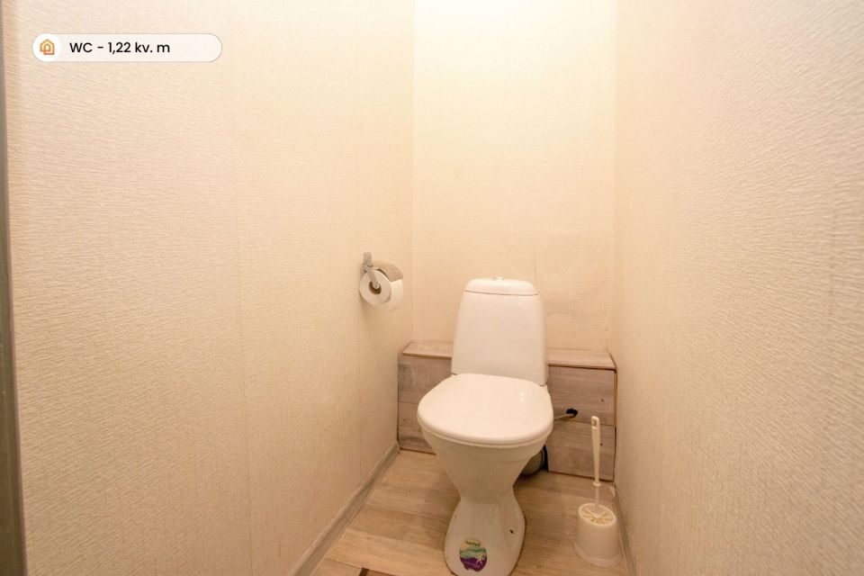 Renovuotame name! Parduodamas tvarkingas 2 kambarių butas Ventoje, Žemaičių g. 31, Akmenės r.