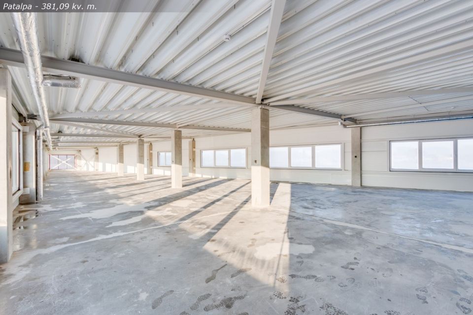 Šalia Architektų gatvės Šiauliuose išnuomojamos 625,33 kv. m. patalpos naujai pastatytame komercinės paskirties pastate.