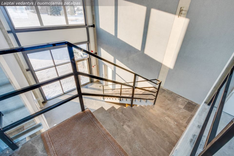 Šalia Architektų gatvės Šiauliuose išnuomojamos 625,33 kv. m. patalpos naujai pastatytame komercinės paskirties pastate.