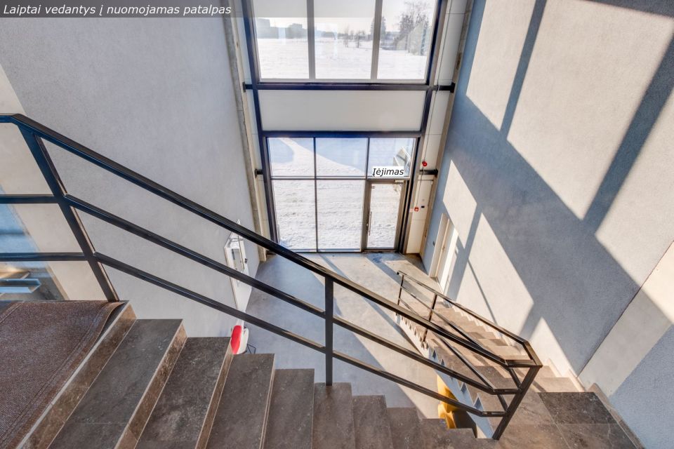 Šalia Architektų gatvės Šiauliuose išnuomojamos 625,33 kv. m. patalpos naujai pastatytame komercinės paskirties pastate.
