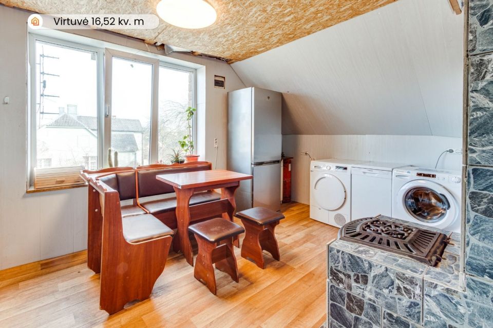 Šalia miesto centro parduodama namo dalis 62,24 kv. m Žemoji g., Šiauliuose
