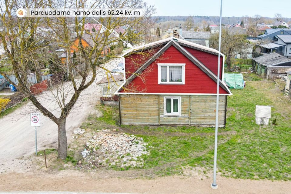 Šalia miesto centro parduodama namo dalis 62,24 kv. m Žemoji g., Šiauliuose