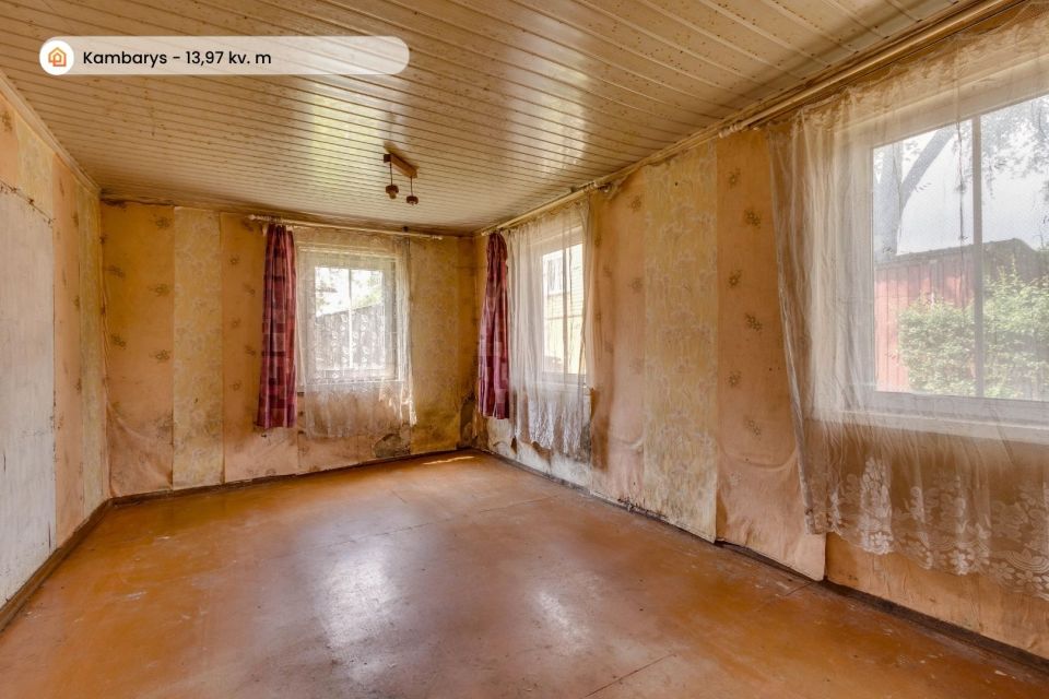 Šalia Radviliškio centro parduodamas kompaktiškas rąstinis  namas,  P. Eimučio g. 3A