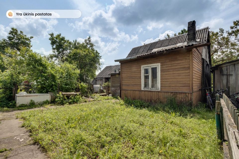 Šalia Radviliškio centro parduodamas kompaktiškas rąstinis  namas,  P. Eimučio g. 3A