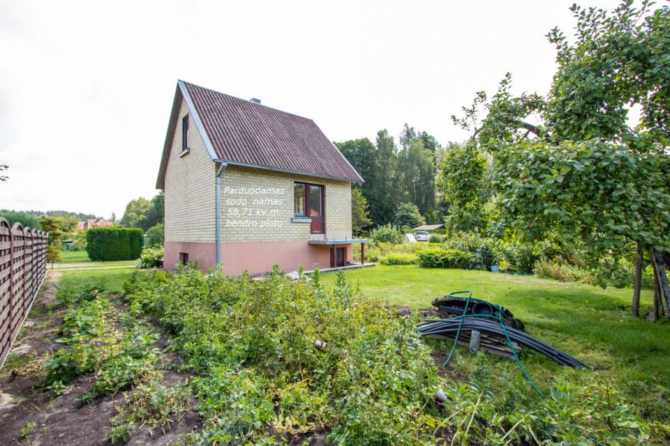 Parduodamas mūrinis sodo namas su dviem sklypais, Gėlių g.17 ir 17A, Maskvytės k., Šiaulių raj.