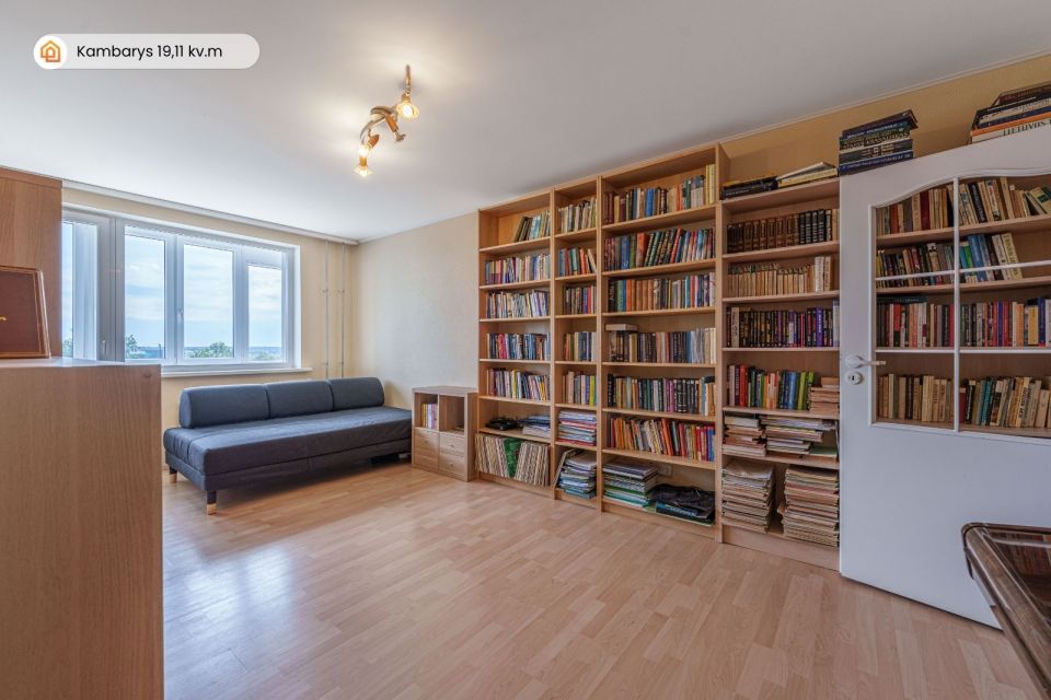 Parduodamas butas Klaipėdoje, Baltijos pr. 5 - 3 kambarių su dviem balkonais, renovuotame mūriniame name, komfortiškam gyvenimui ar investicijai