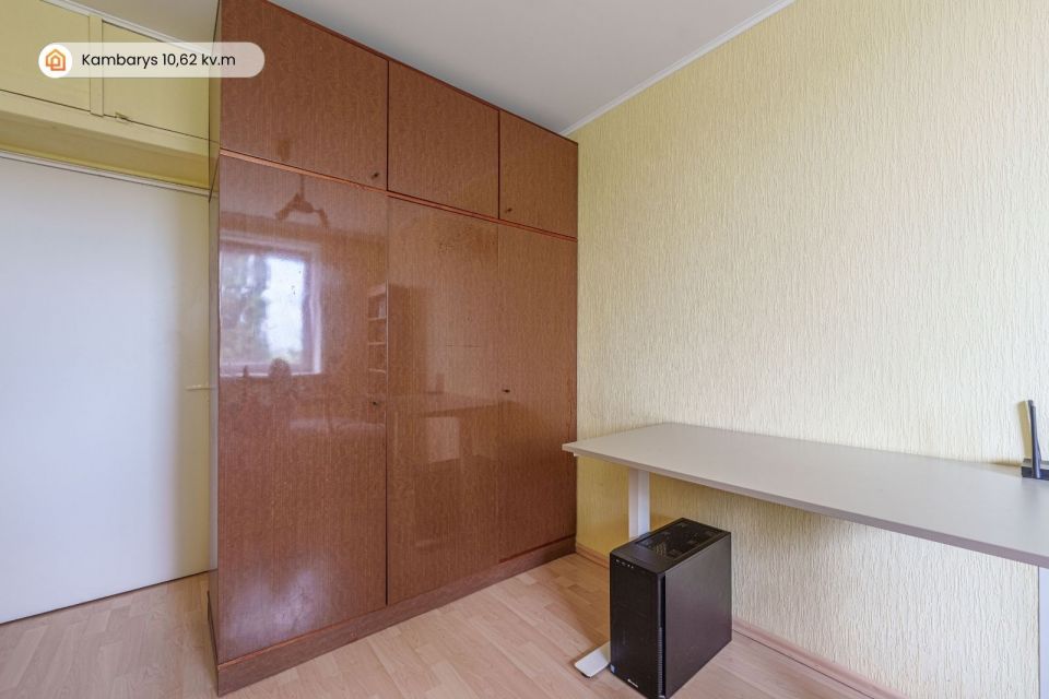 Parduodamas butas Klaipėdoje, Baltijos pr. 5 - 3 kambarių su dviem balkonais, renovuotame mūriniame name, komfortiškam gyvenimui ar investicijai
