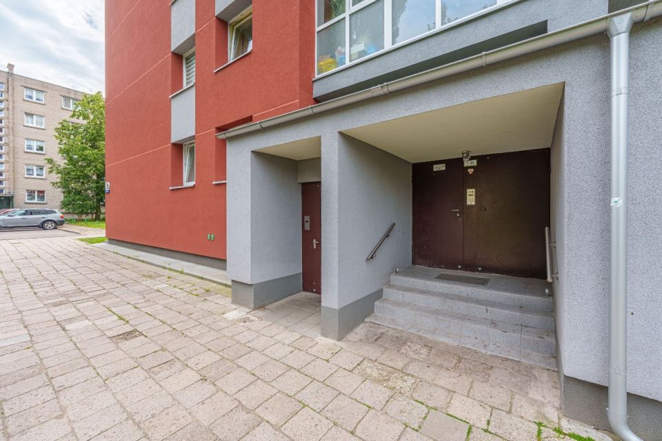 Parduodamas butas Klaipėdoje, Baltijos pr. 5 - 3 kambarių su dviem balkonais, renovuotame mūriniame name, komfortiškam gyvenimui ar investicijai