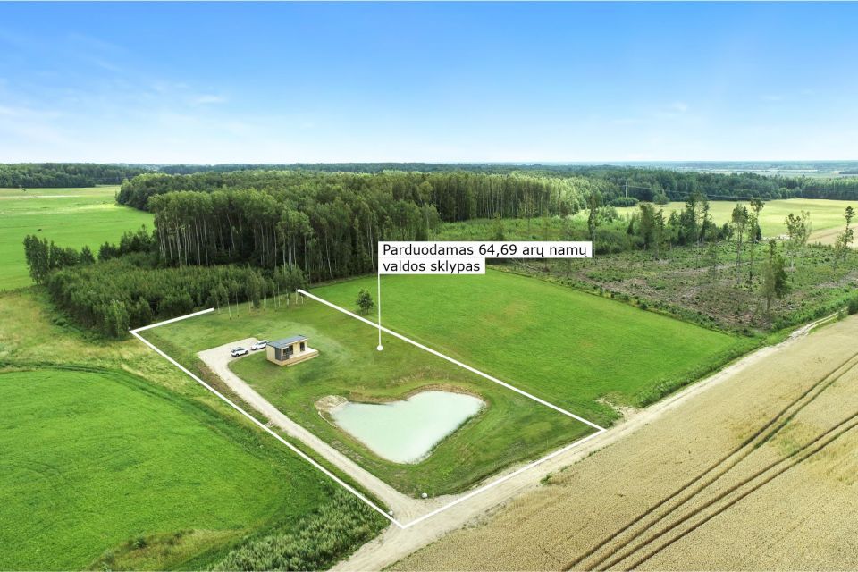 Unikalioje vietoje šalia miško parduodamas 64,69 arų namų valdos sklypas su vasarnamiu Klaipėdos r., Girininkų k., Vėžaičių g