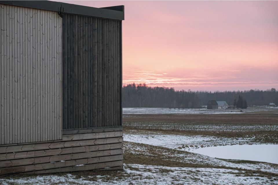 Unikalioje vietoje šalia miško parduodamas 64,69 arų namų valdos sklypas su vasarnamiu Klaipėdos r., Girininkų k., Vėžaičių g