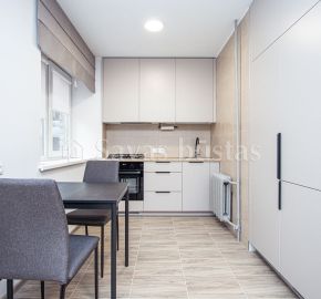 Išnuomojamas miesto centre pilnai įrengtas 2 kambarių butas, Vasario 16-osios g., Šiauliuose