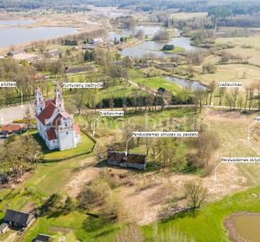 Kurtuvėnų miestelio širdyje, išskirtinėje vietoje, šalia Kurtuvėnų bažnyčios, parduodami sklypai, kurių bendras plotas 124,62 arai.