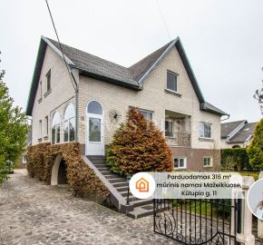 Parduodamas erdvus, pilnai įrengtas 316 m&sup2; ploto, 2 auk&scaron;tų mūrinis gyvenamasis namas su pusrūsiu ir ūkiniais pastatais Mažeikiuose, Kūlupio g.