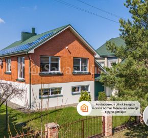 Parduodamas pilnai įrengtas mūrinis namas Šiauliuose, ramioje Eglyno gatvėje