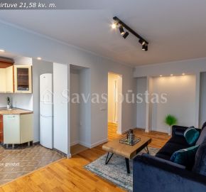 Parduodamas tvarkingas ir perplanuotas 2 kambarių butas Vilniaus g. 35, Šiauliuose.