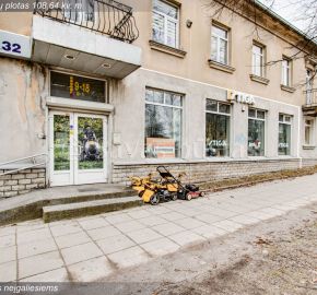 Šiaulių miesto centre patalpos aukštomis lubomis Žemaitės g. 32