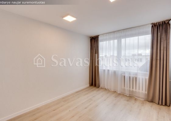 Parduodamas suremontuotas 1 kambario butas bendrabučio tipo name Žemaitės g. 104, Šiauliai.
