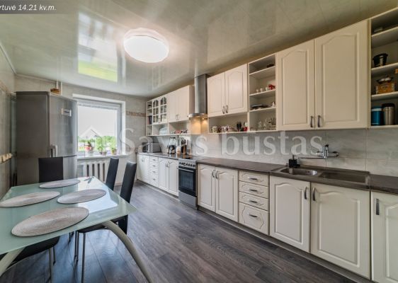 Parduodamas Šiaulių mieste, 4 k. ERDVUS, NESTANDARTINIO IŠPLANAVIMO BUTAS
