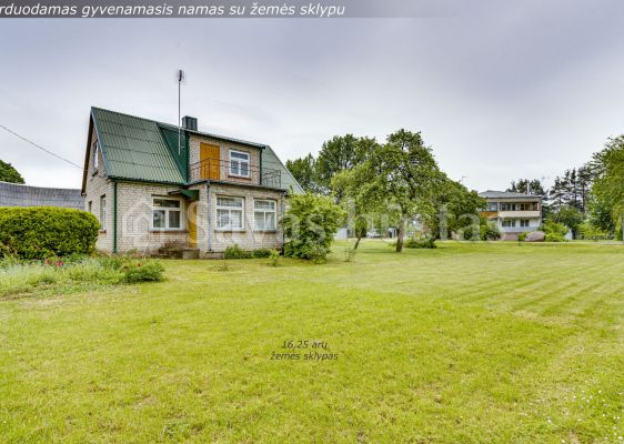 Gyvenamasis namas su žemės sklypu Šilalės r., Pajūrio mstl., Dariaus ir Girėno g.