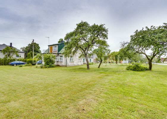 Namas su žemės sklypu