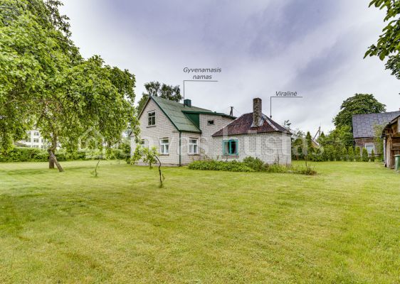 Parduodamas namas su žemės sklypu