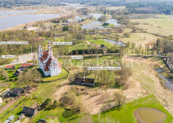 Kurtuvėnų miestelio &scaron;irdyje, i&scaron;skirtinėje vietoje, &scaron;alia Kurtuvėnų bažnyčios, parduodamas 26,62 arų sklypas.