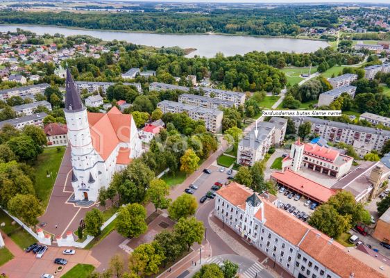 Miesto centre, prie Šiaulių katedros parduodamas išskirtinai ir kokybiškai suremontuotas, šiuolaikinio interjero 2 kambarių butas, Aušros tak. 4, Šiauliuose.