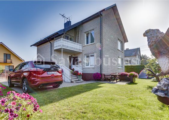 Parduodamas 2 aukštų gyvenamasis namas  J. Basanavičiaus g.,Gargždai